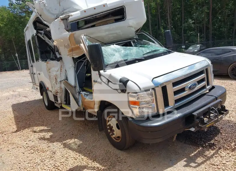 2022 Ford E-350 фото