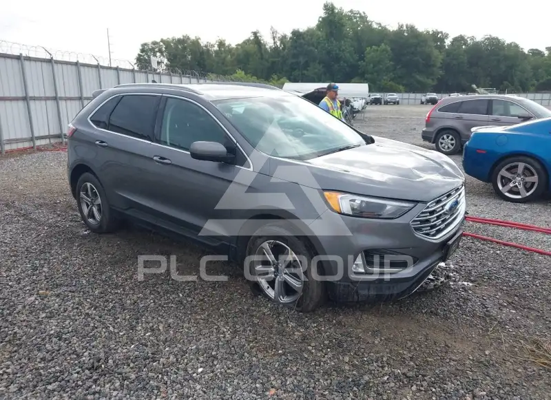 2022 Ford EDGE photo