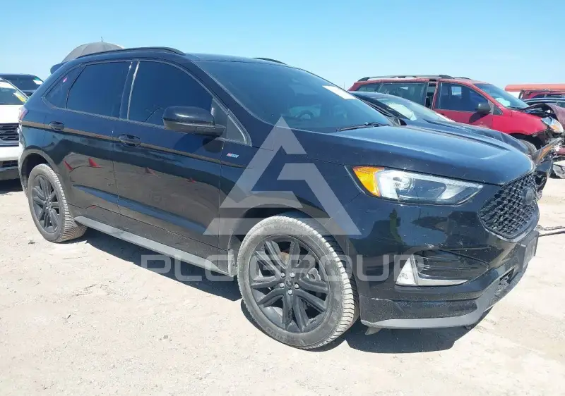 2022 Ford EDGE photo