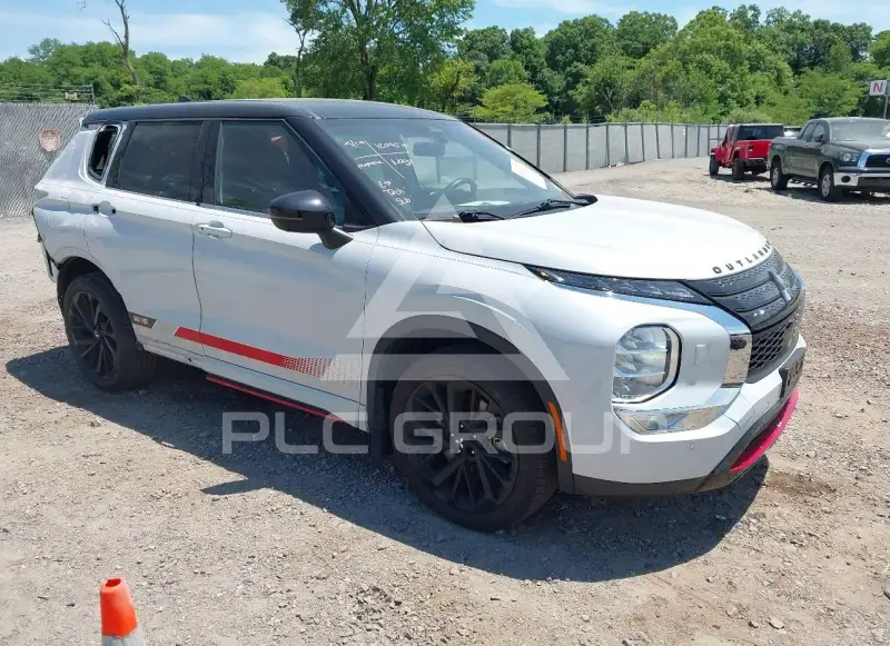 2023 Mitsubishi OUTLANDER photo