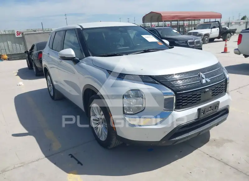 2023 Mitsubishi OUTLANDER photo