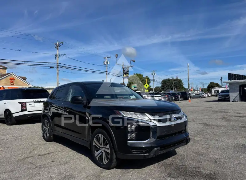 2023 Mitsubishi OUTLANDER photo