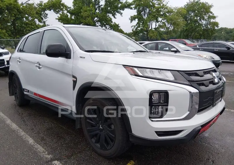 2023 Mitsubishi OUTLANDER photo