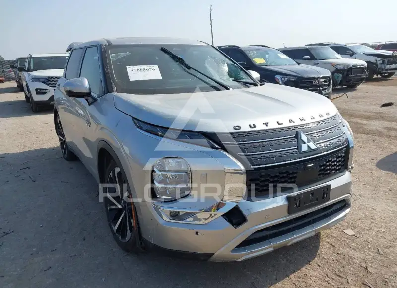 2023 Mitsubishi OUTLANDER photo