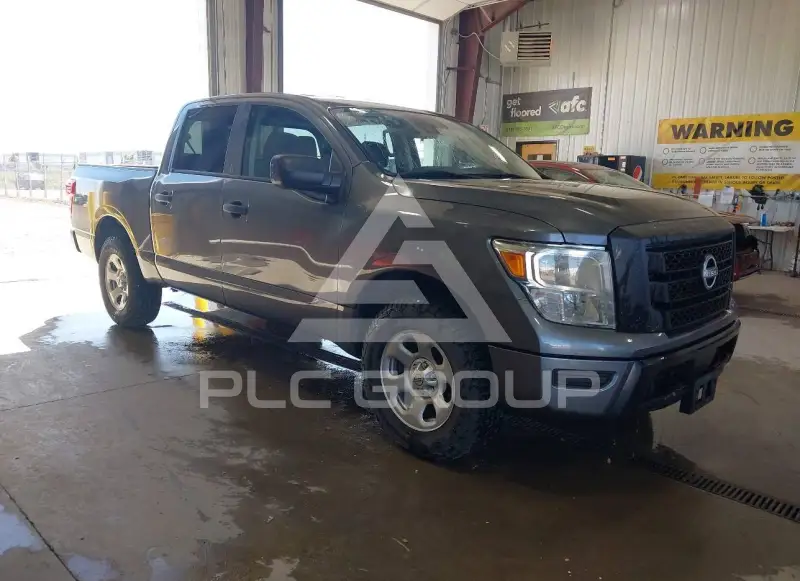 2023 Nissan TITAN фото