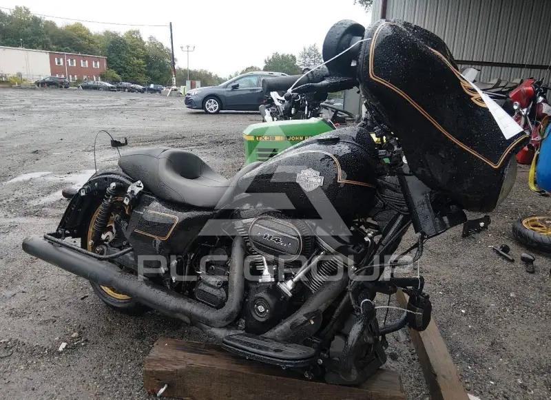 2023 Harley-Davidson FLHX photo