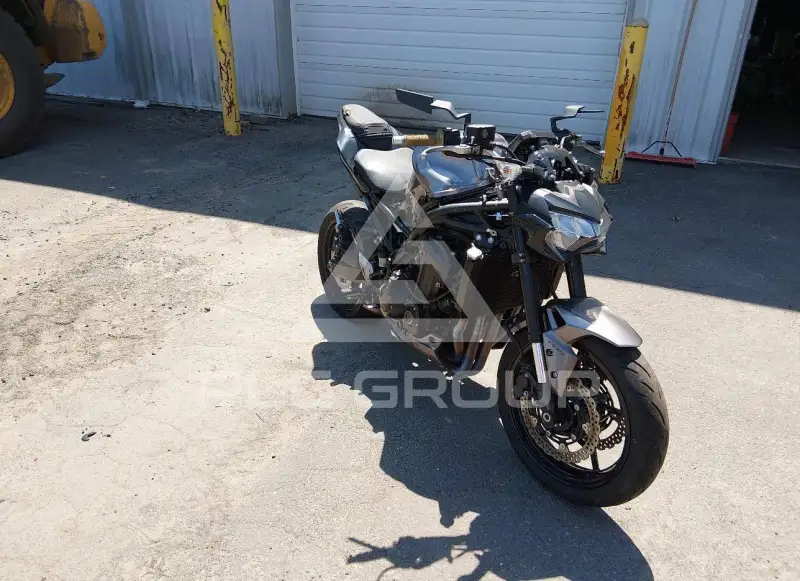 2023 Kawasaki ZR900 фото