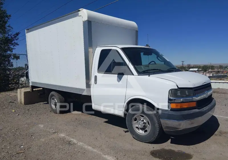 2023 Chevrolet Express фото