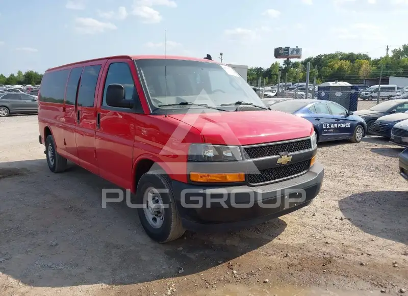 2023 Chevrolet Express фото
