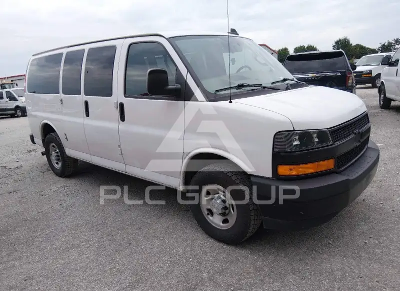 2023 Chevrolet Express фото