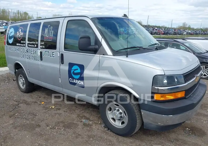 2023 Chevrolet Express фото