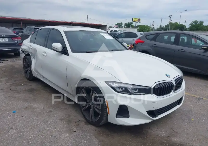 2023 BMW 330 photo