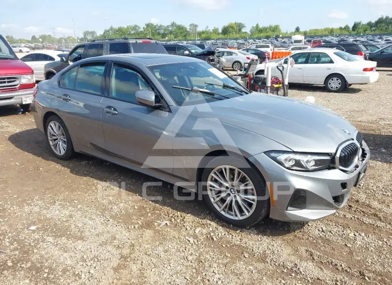 2023 BMW 330 photo