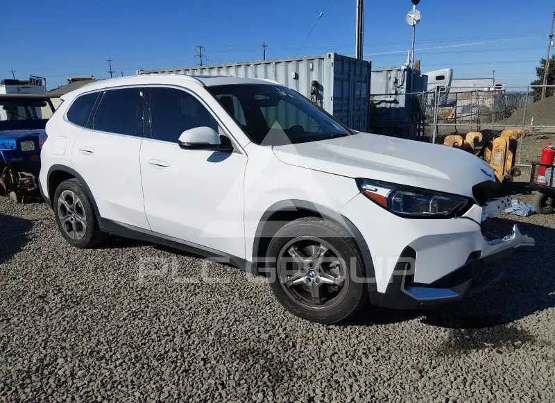 2023 BMW X1 фото