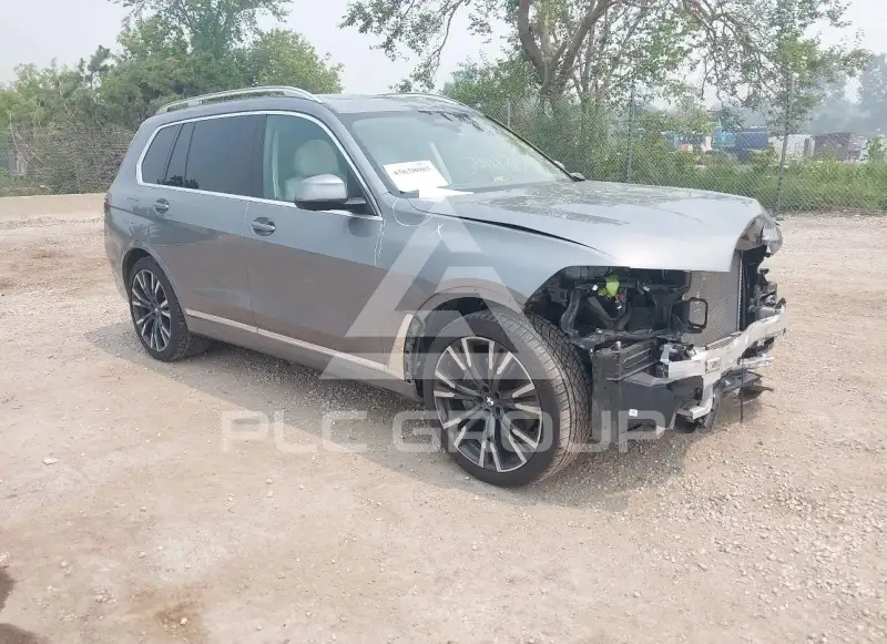 2023 BMW X7 фото