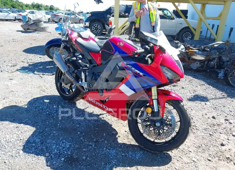 2023 Honda CBR1000 photo