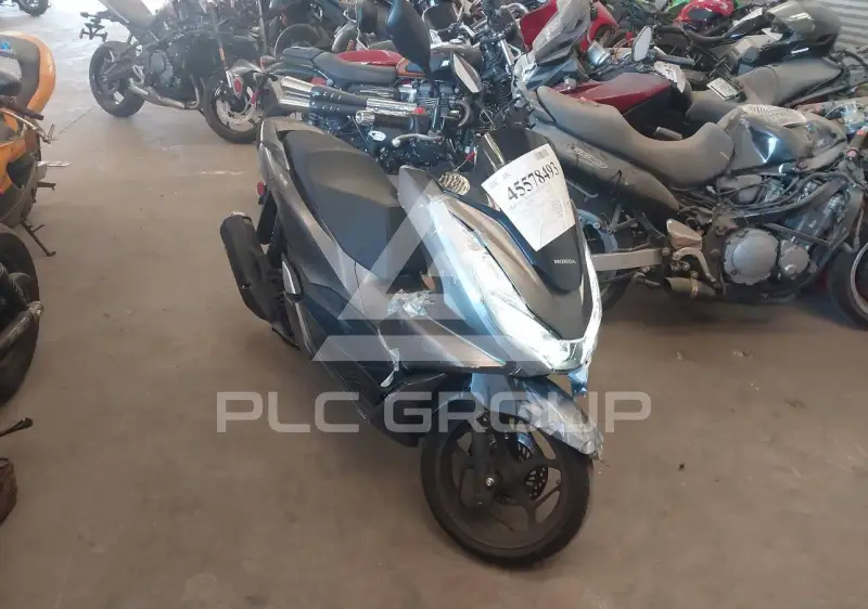 2023 Honda PCX фото