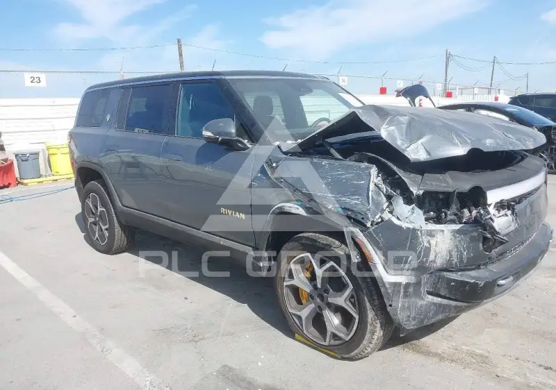 2023 Rivian R1S фото