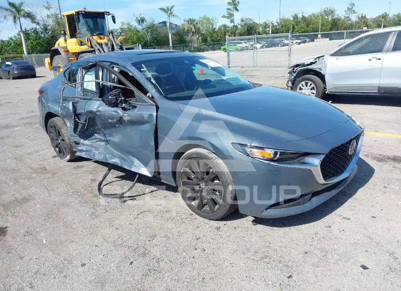 2023 Mazda 3 photo