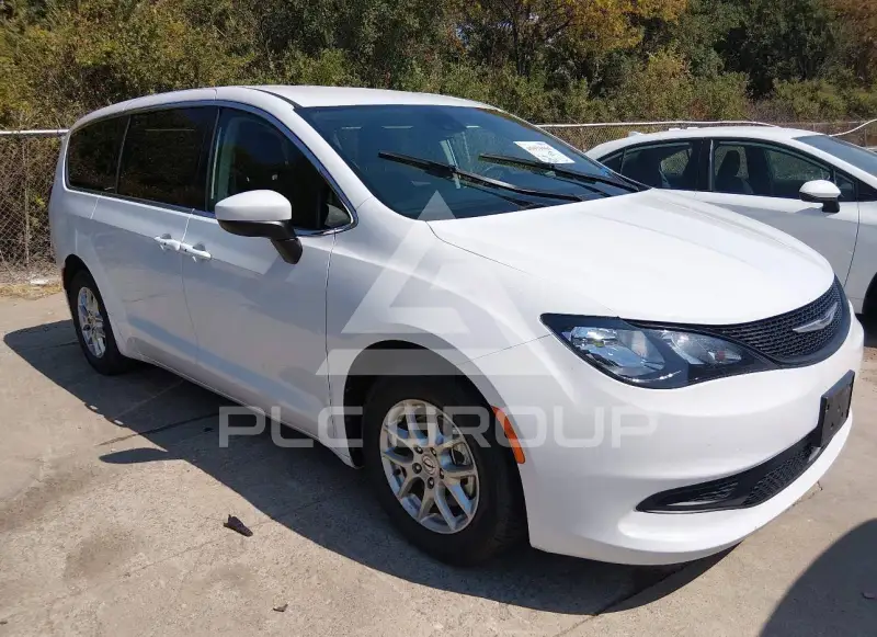 2023 Chrysler VOYAGER photo