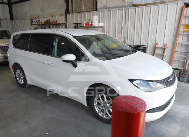 2023 Chrysler VOYAGER фото