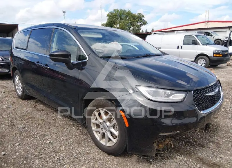 2023 Chrysler PACIFICA photo