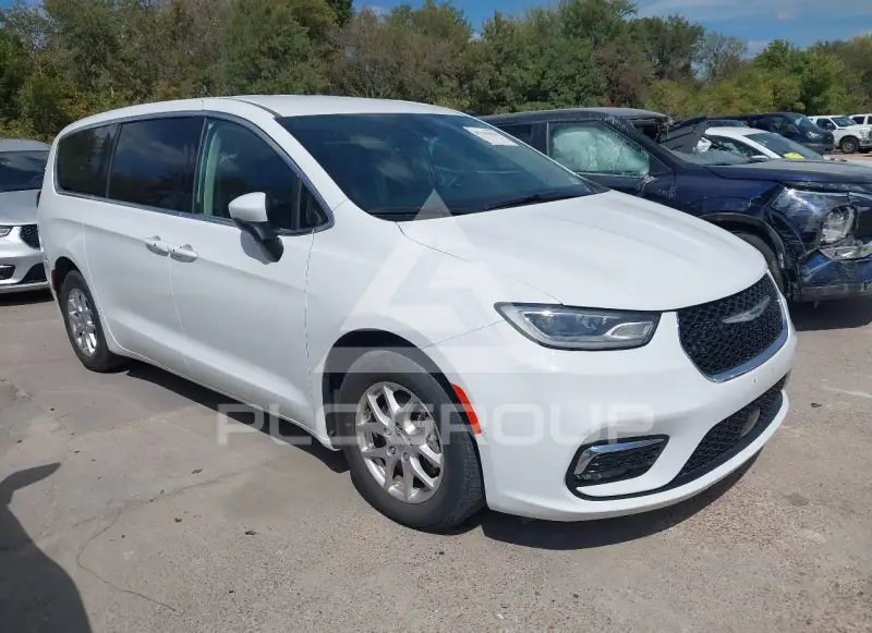 2023 Chrysler PACIFICA photo