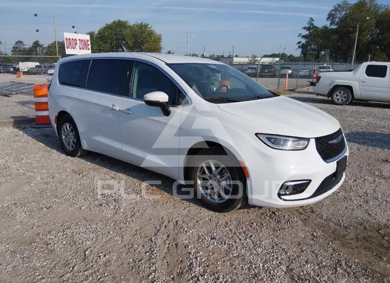 2023 Chrysler PACIFICA photo