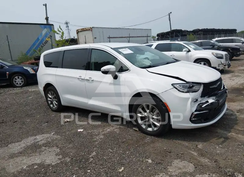2023 Chrysler PACIFICA photo