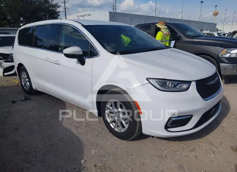 2023 Chrysler PACIFICA photo