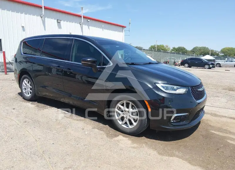 2023 Chrysler PACIFICA photo