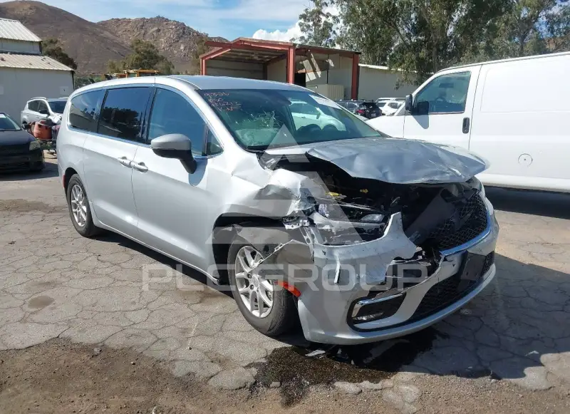 2023 Chrysler PACIFICA photo