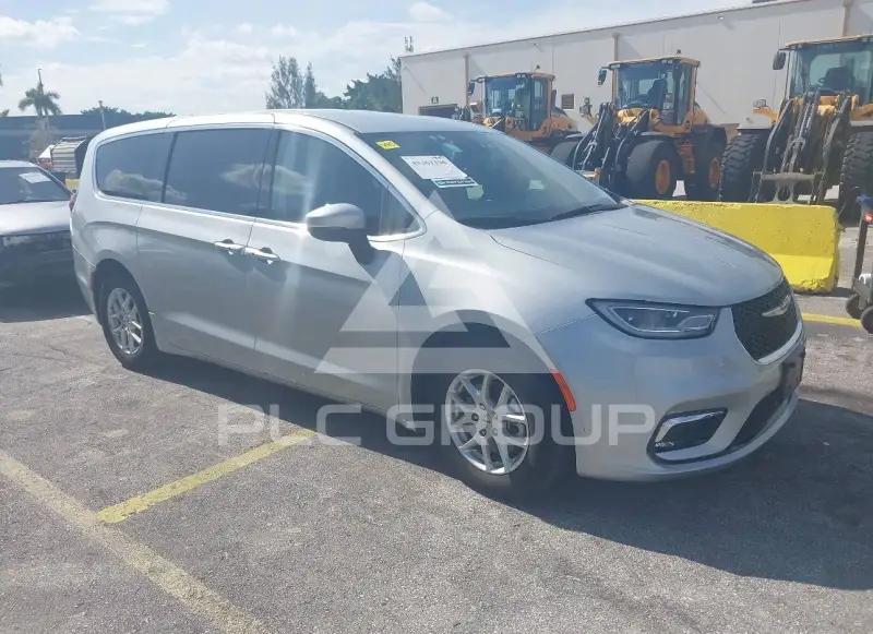 2023 Chrysler PACIFICA photo