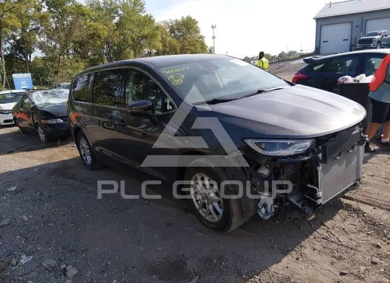 2023 Chrysler PACIFICA photo