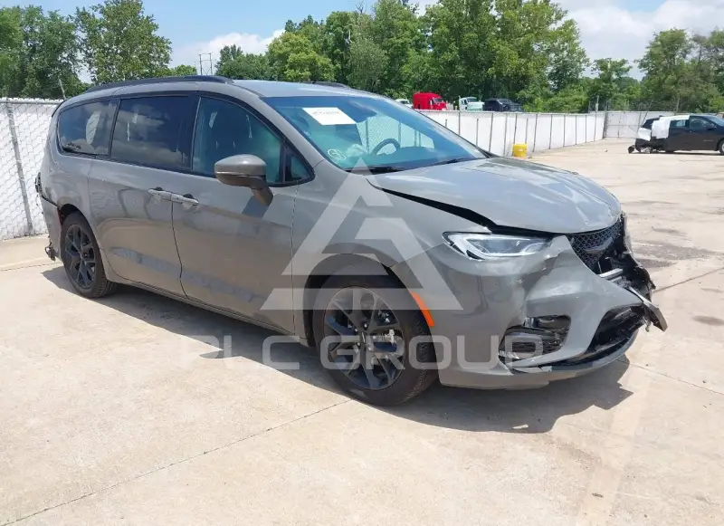2023 Chrysler PACIFICA photo