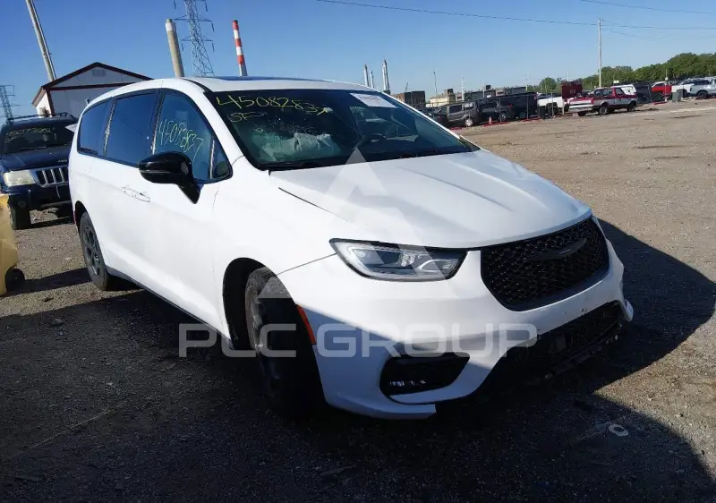 2023 Chrysler PACIFICA photo