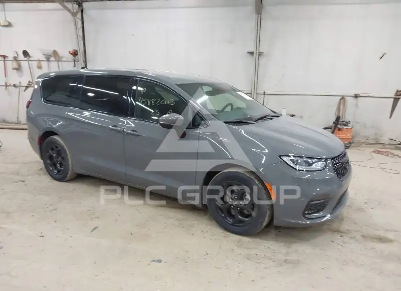 2023 Chrysler PACIFICA photo
