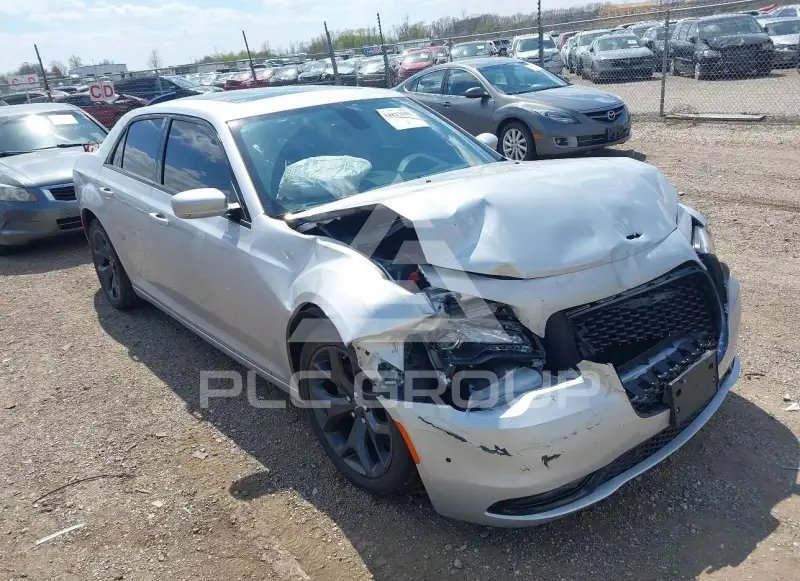 2023 Chrysler 300 фото