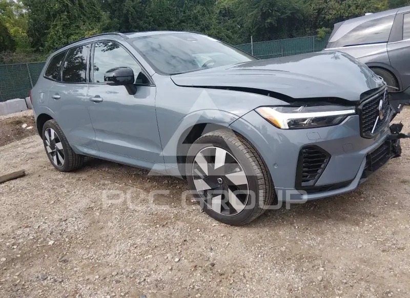 2023 Volvo XC60 photo