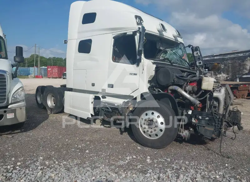 2023 Volvo VNL photo