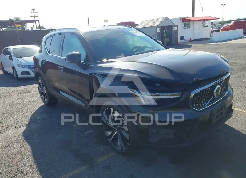 2023 Volvo XC40 photo