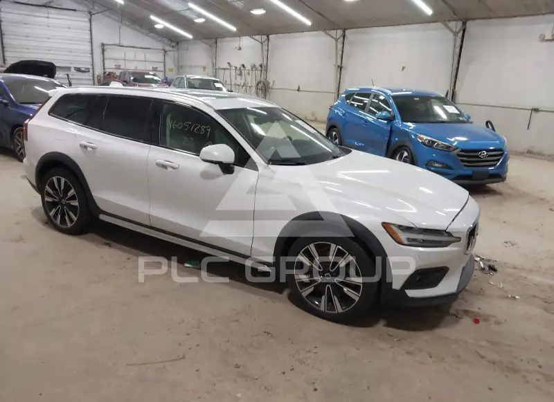 2023 Volvo V60 фото
