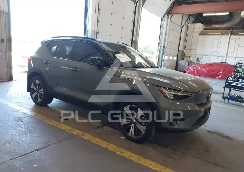 2023 Volvo XC40 photo