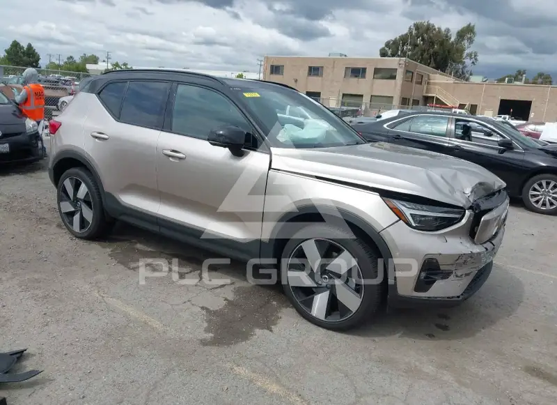 2023 Volvo XC40 photo