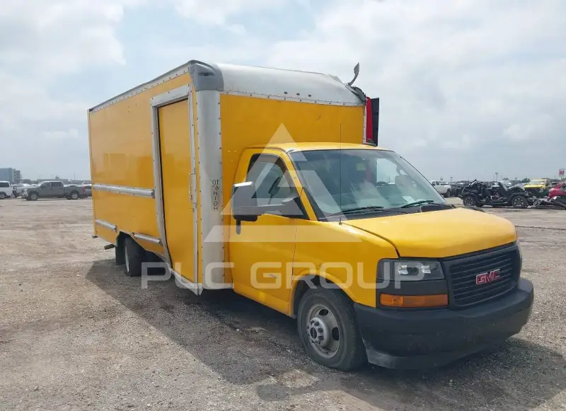 2023 GMC Savana фото
