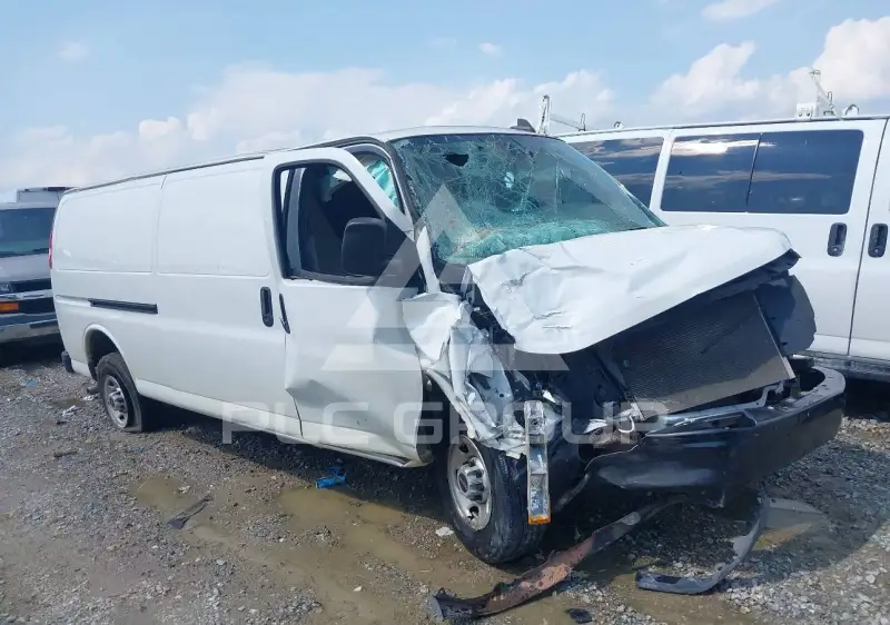 2023 GMC Savana фото