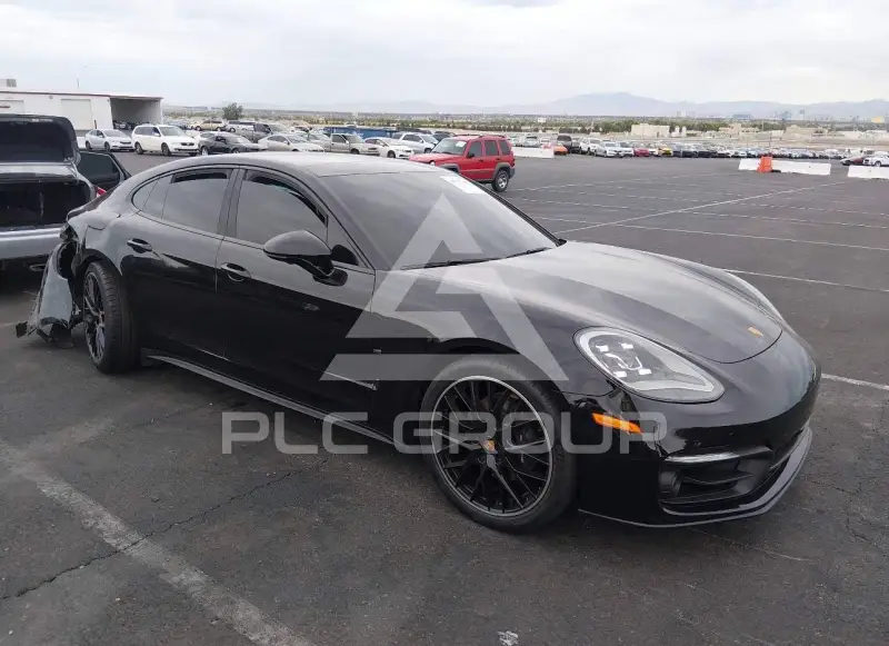 2023 Porsche Panamera photo