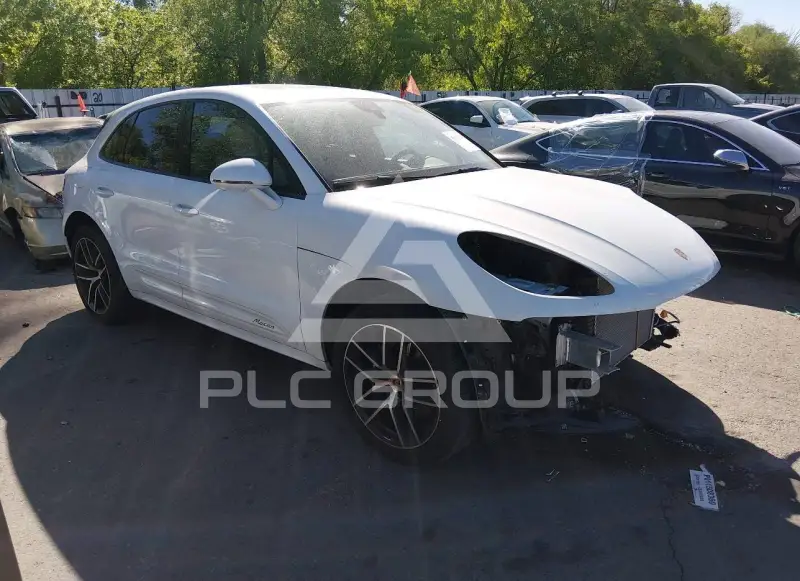 2023 Porsche MACAN photo