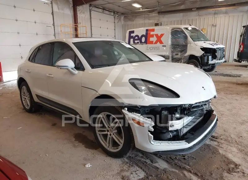 2023 Porsche MACAN photo