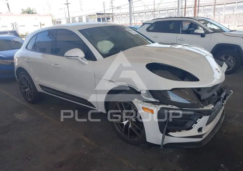 2023 Porsche MACAN photo